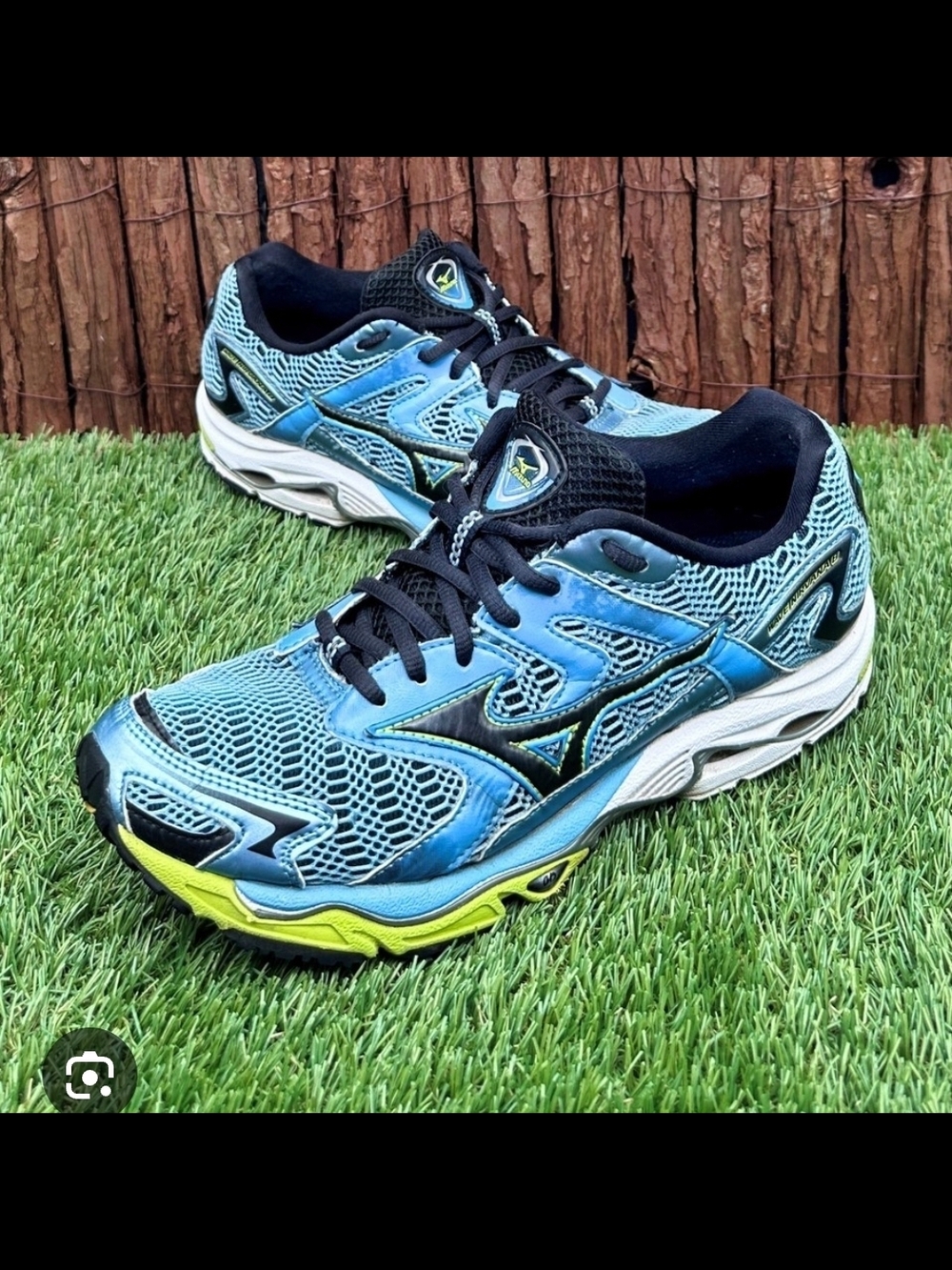 Mizuno Teal and Black Running Sneakers with Neon Yellow Highlights